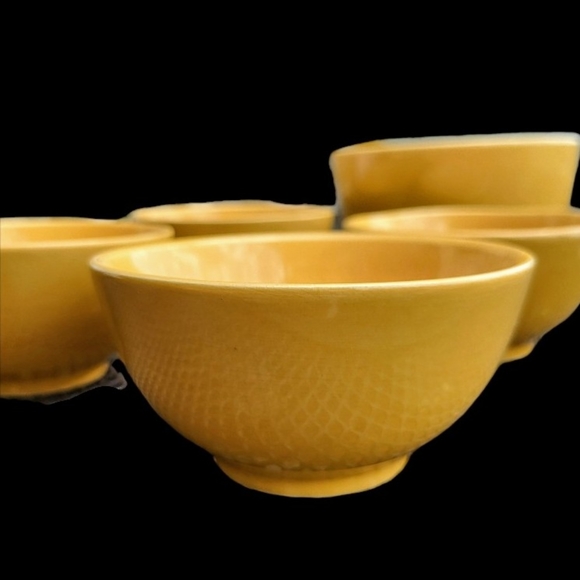 Tabletops Galleries Yellow Fruit Bowl And 4 Serving Bowls Handpainted Set Of 5 - Picture 2 of 5
